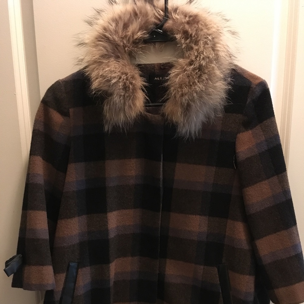 Classy coat with faux fur